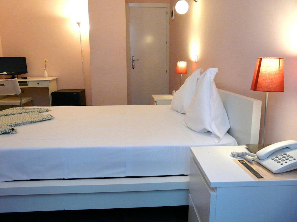 Hostal Goyal Pizarro Madrid Ngoại thất bức ảnh