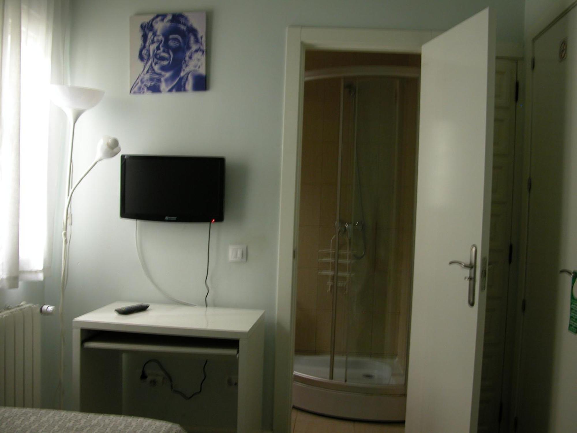 Hostal Goyal Pizarro Madrid Phòng bức ảnh