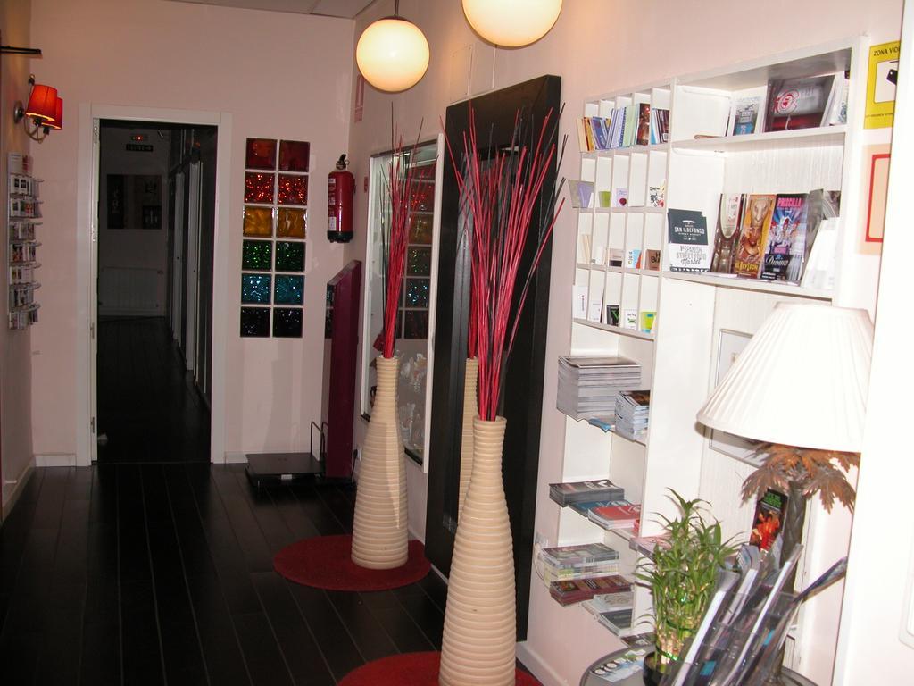 Hostal Goyal Pizarro Madrid Ngoại thất bức ảnh