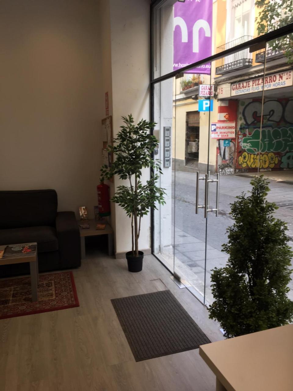 Hostal Goyal Pizarro Madrid Ngoại thất bức ảnh